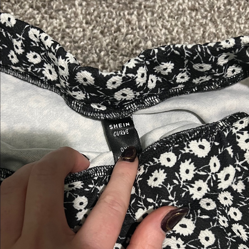 SHEIN Black and White Floral A-Line Skirt - Picture 2 of 3